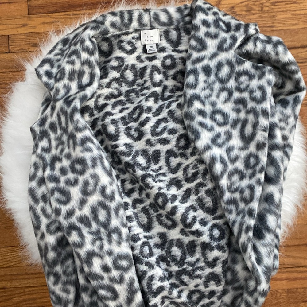 Snow leopard open front coat/ cardi